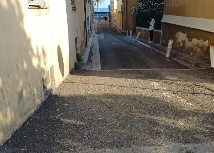 T2 Proche Tramway Et Plages Appartement